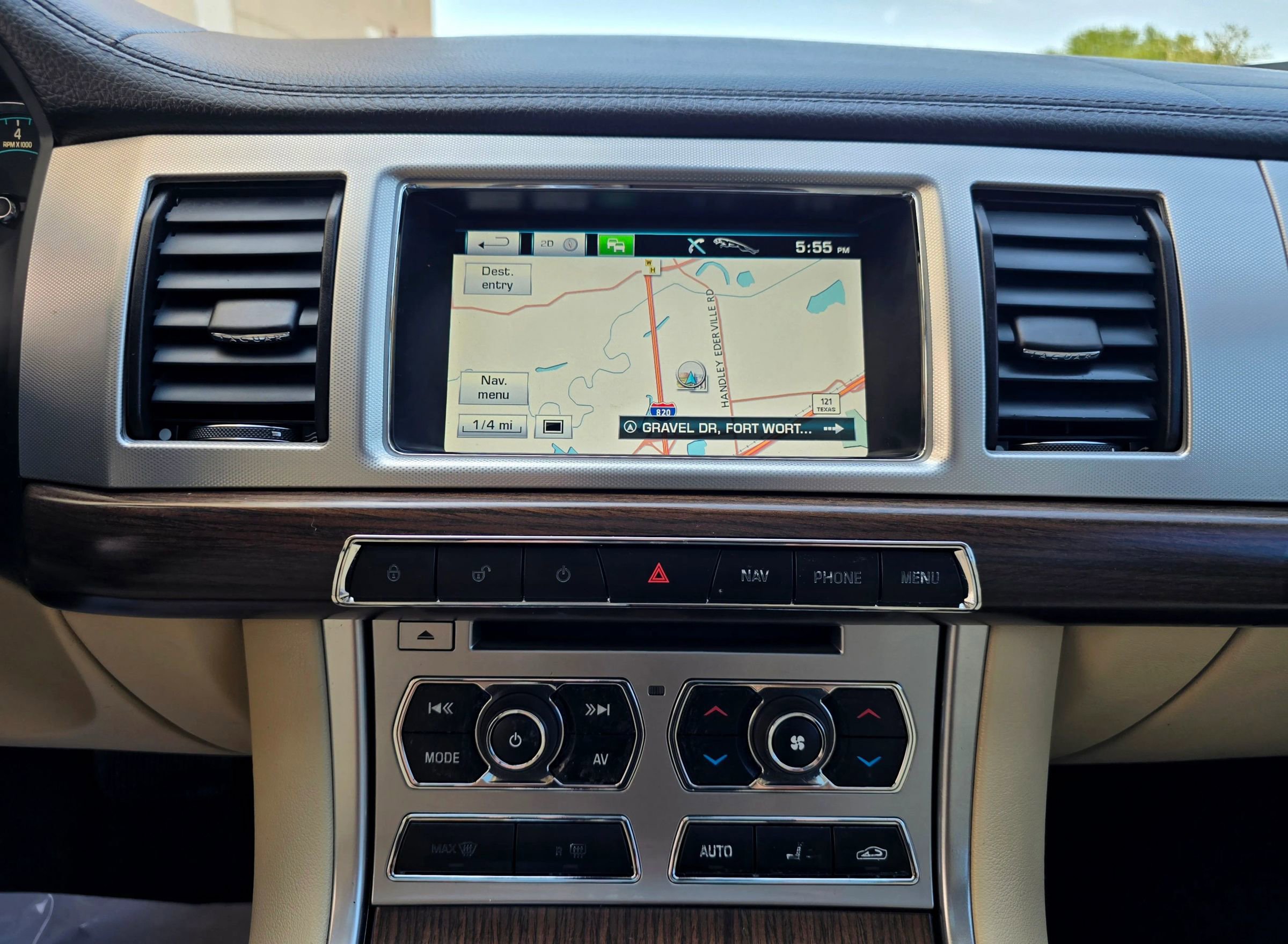 Used 2013 Jaguar XF RWD image 32