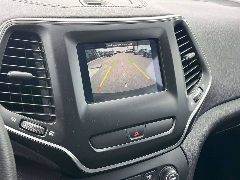 Used 2019 Jeep Cherokee Latitude w/ Popular Appearance Group AWD/4WD image 21
