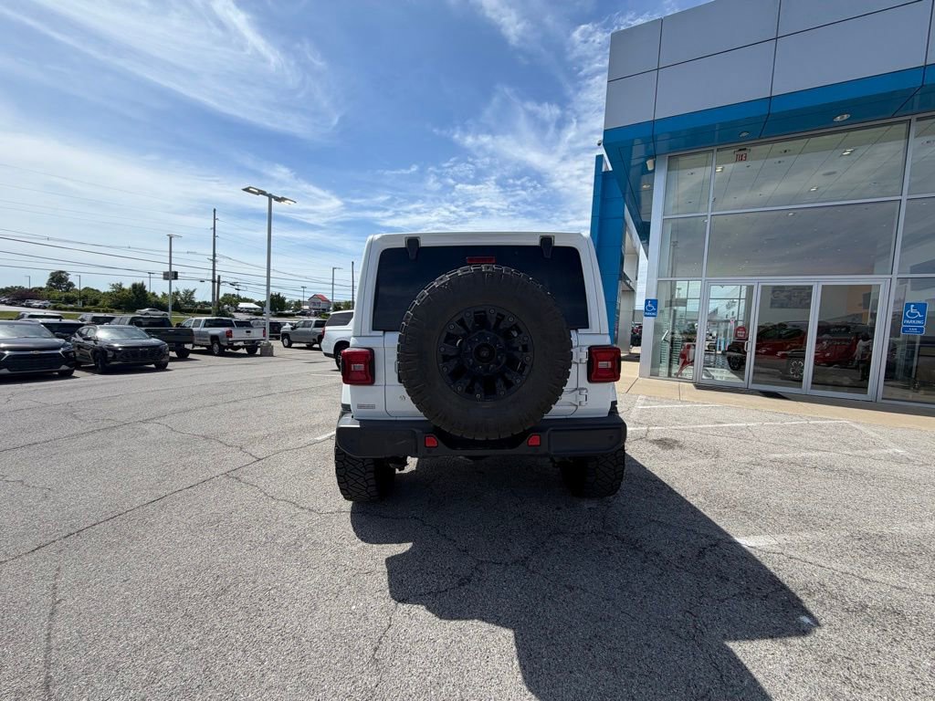 Used 2018 Jeep Wrangler Unlimited Sahara AWD/4WD image 4