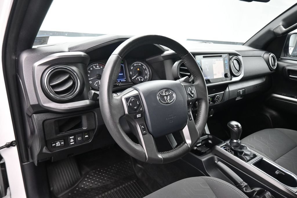 Used 2019 Toyota Tacoma TRD Off-Road AWD/4WD image 12