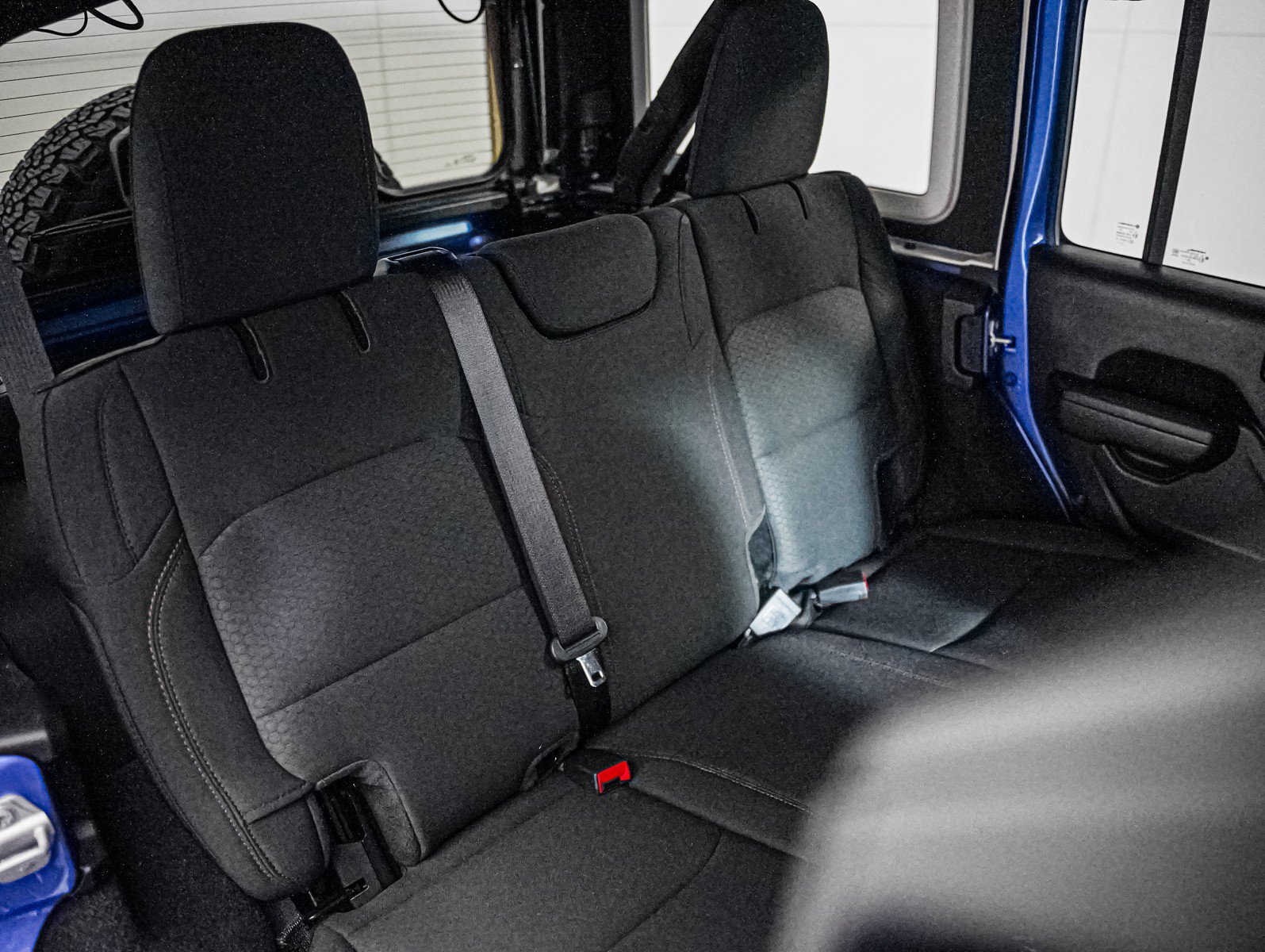 Used 2023 Jeep Wrangler Unlimited Rubicon w/ Xtreme 35 Tire Package AWD/4WD image 13