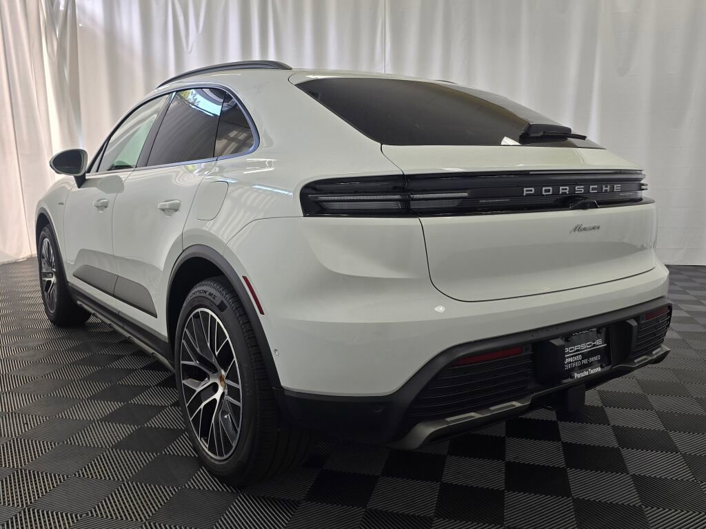 Certified 2025 Porsche Macan Electric image 3