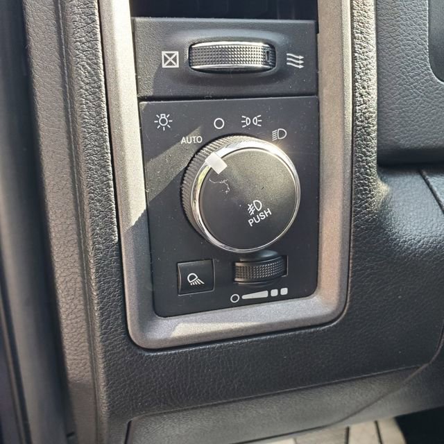 Used 2014 RAM 1500 Express image 17