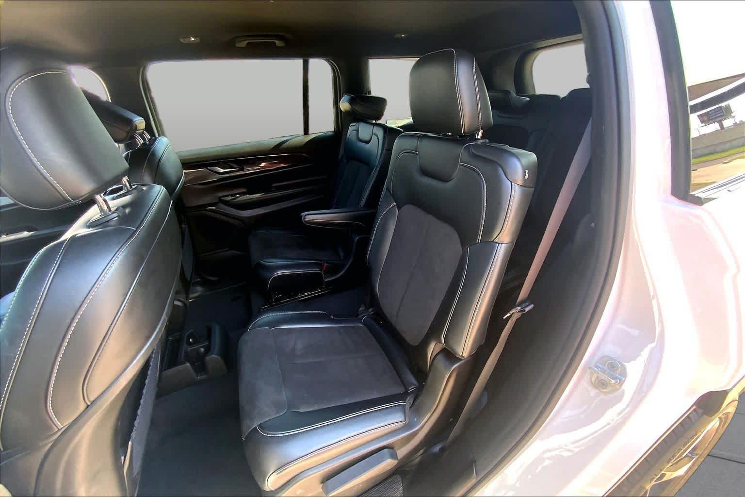 Used 2023 Jeep Grand Cherokee L Laredo AWD/4WD image 19