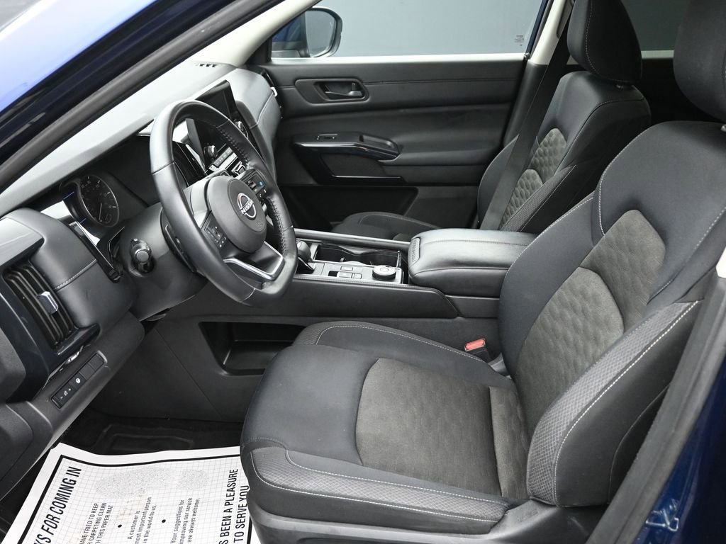 Used 2024 Nissan Pathfinder SV image 11