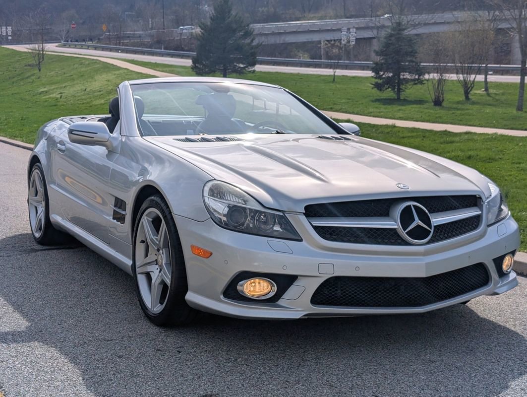 Used 2011 Mercedes-Benz SL 550 w/ Premium I Pkg image 2