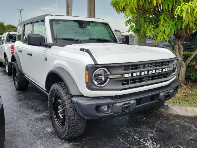 Used 2023 Ford Bronco Black Diamond AWD/4WD image 2
