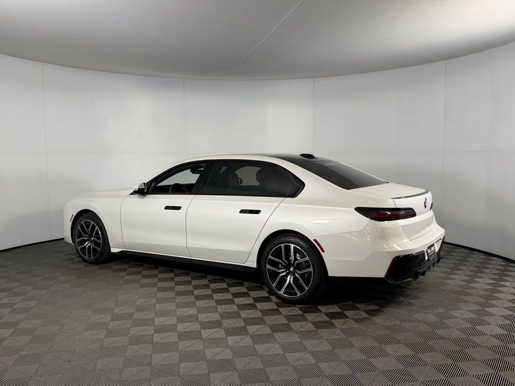Used 2023 BMW 740i w/ Executive Package image 8