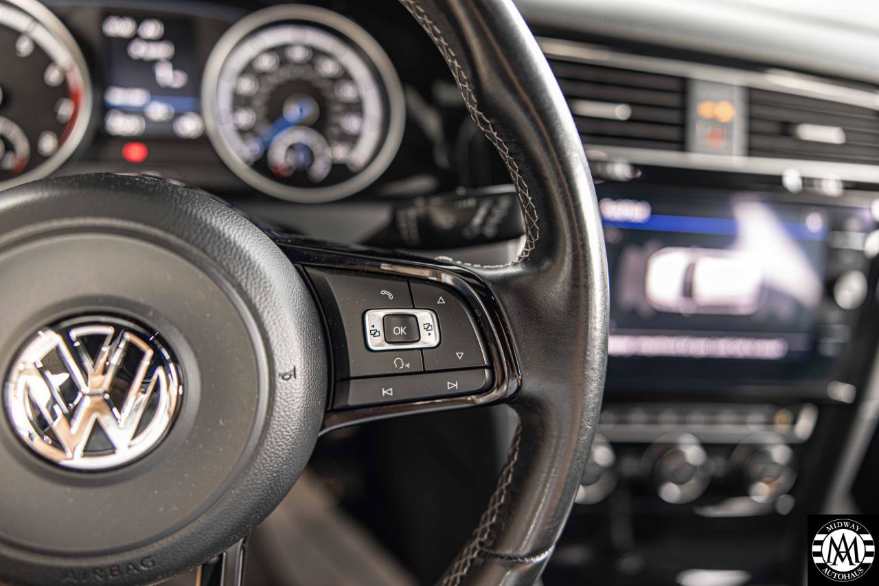 Used 2017 Volkswagen Golf R 4-Door AWD/4WD image 17