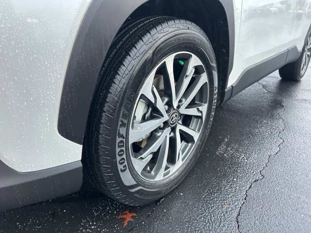 Used 2023 Toyota Corolla Cross XLE image 11