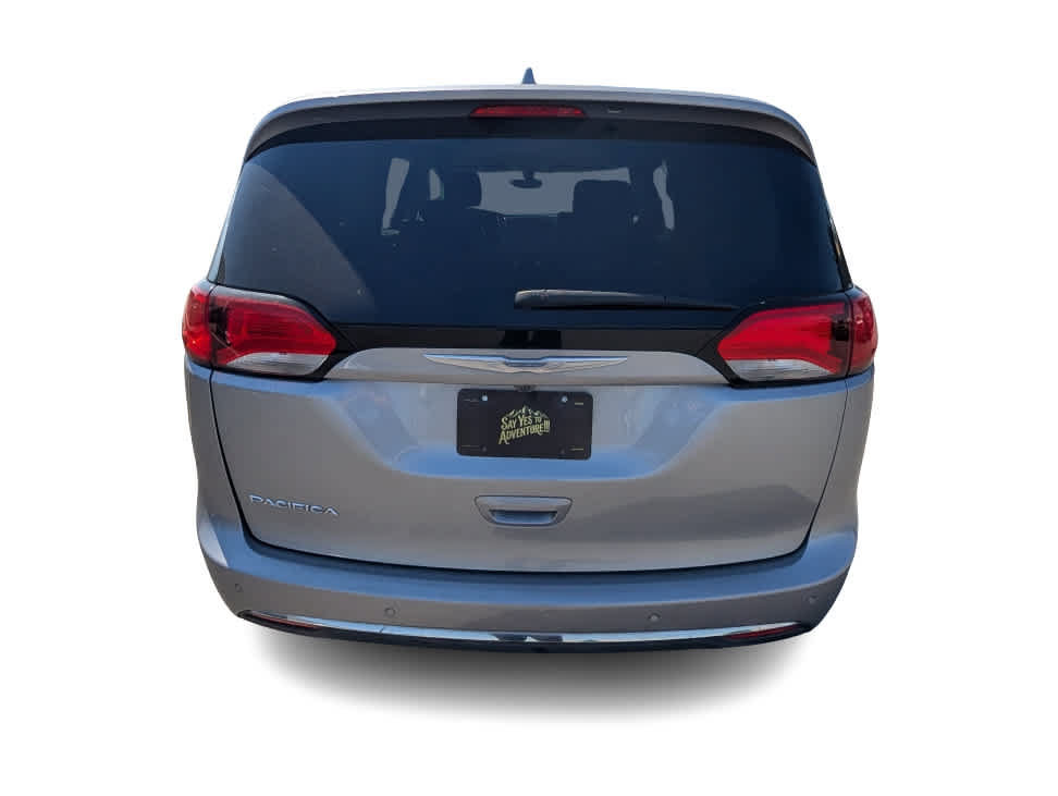 Used 2017 Chrysler Pacifica Touring-L FWD image 5