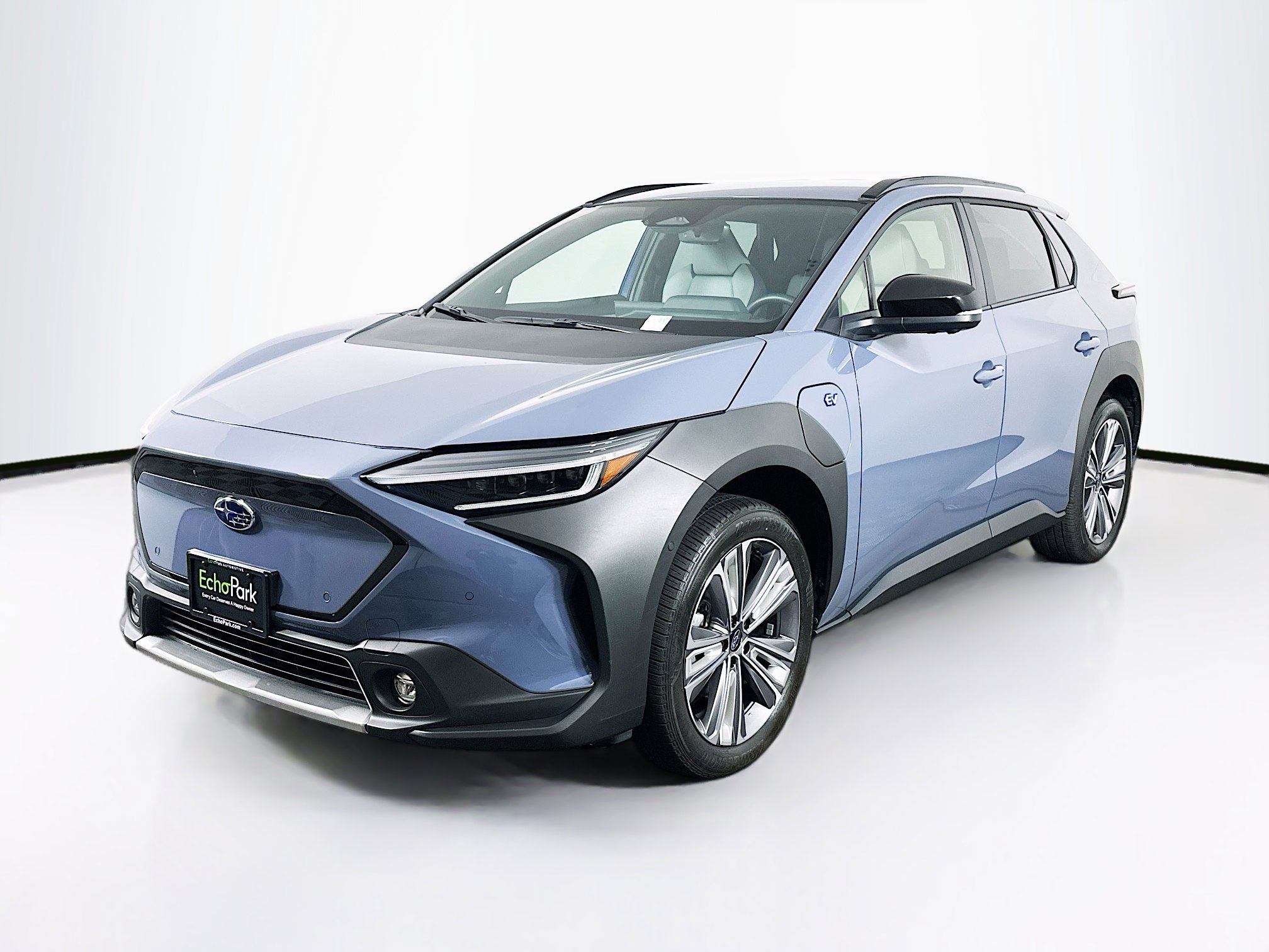 Used 2023 Subaru Solterra Limited image 3