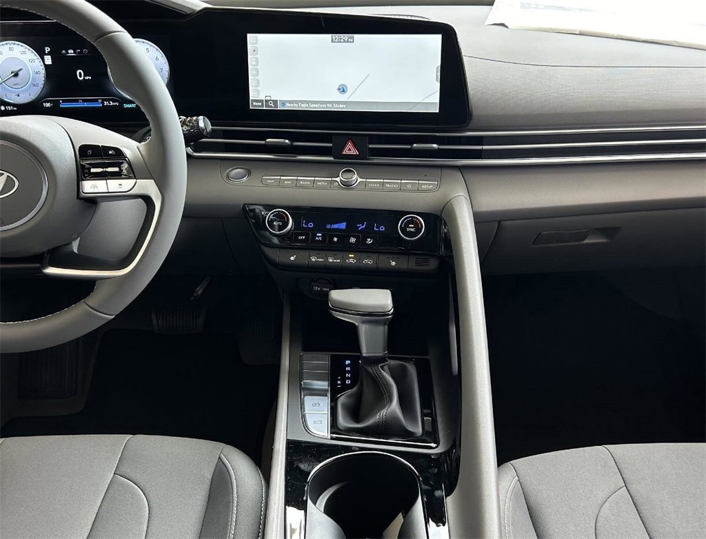 Used 2024 Hyundai Elantra SEL w/ Convenience Package image 4