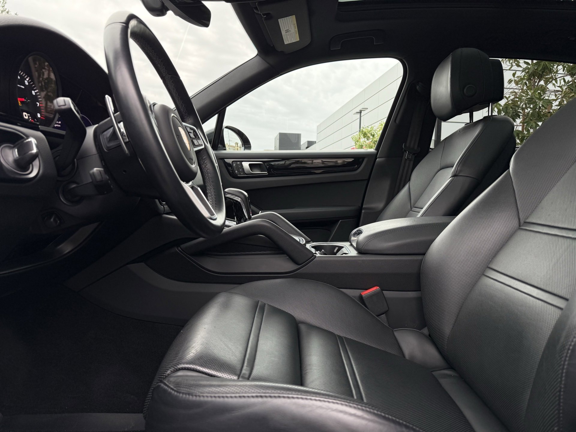 Certified 2022 Porsche Cayenne Platinum Edition image 13