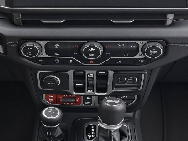 Used 2025 Jeep Wrangler Unlimited Rubicon AWD/4WD image 26