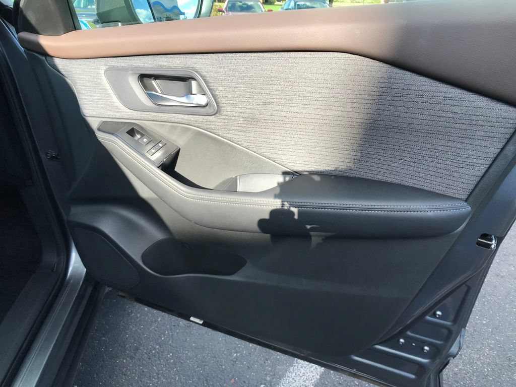 Used 2023 Nissan Rogue SV AWD/4WD image 28