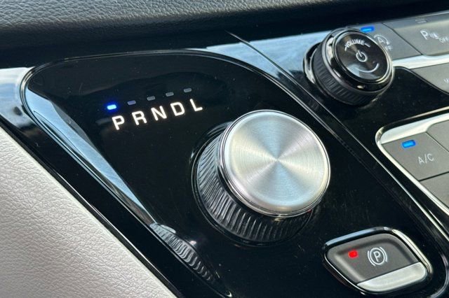 Used 2023 Chrysler Pacifica Touring-L image 24