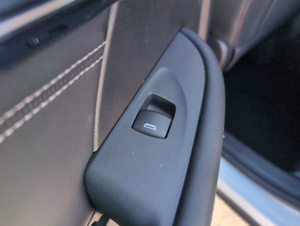 Used 2022 Buick Envision Essence w/ Technology Package I image 12