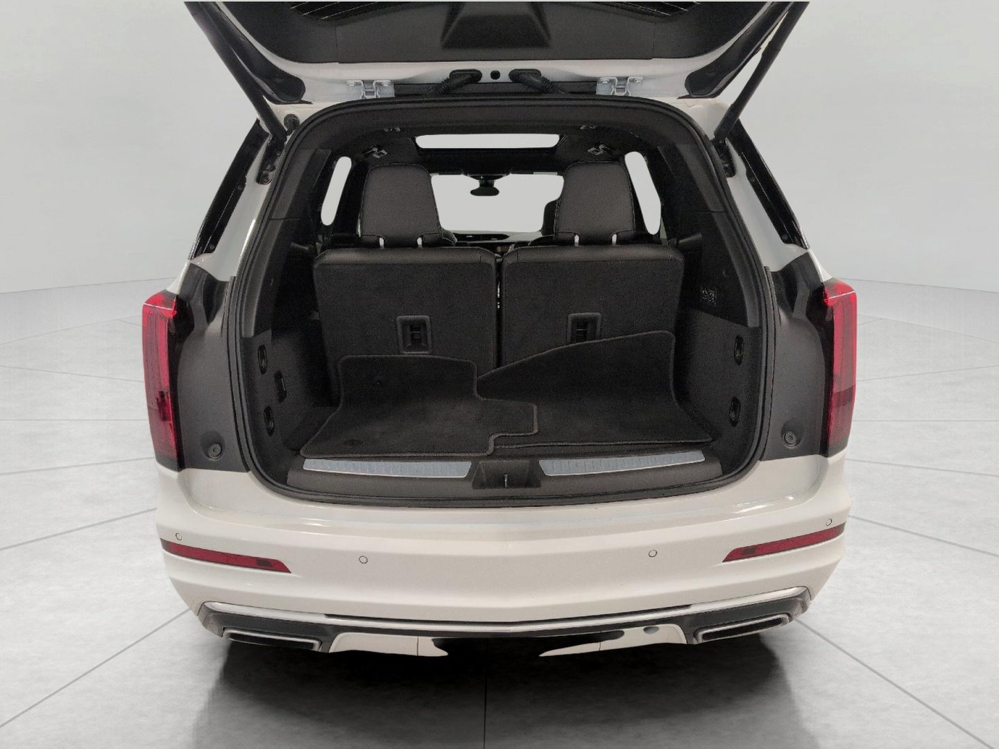 Certified 2025 Cadillac XT6 Premium Luxury w/ Technology Package AWD/4WD image 15