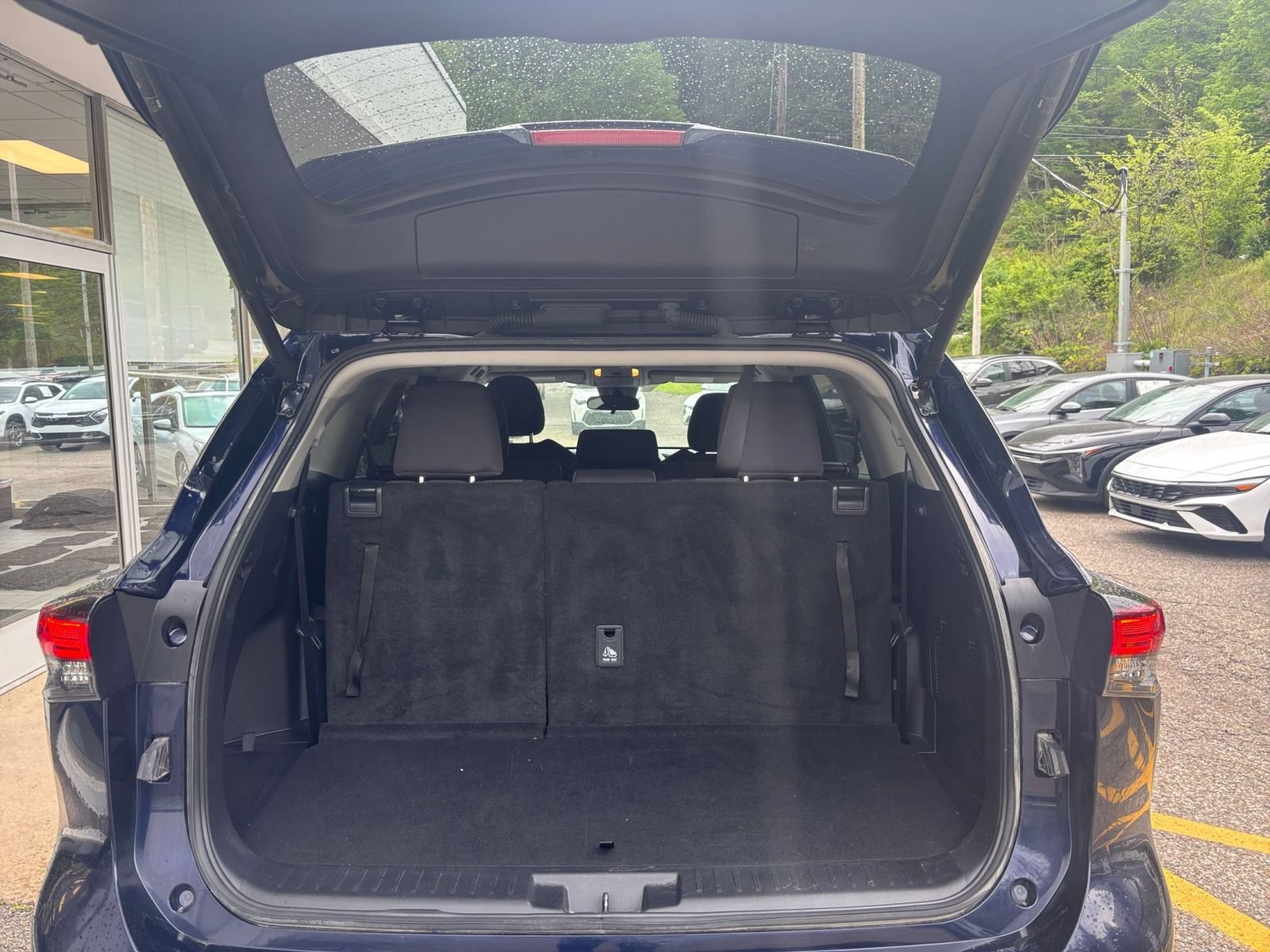 Used 2025 Toyota Highlander LE FWD image 34
