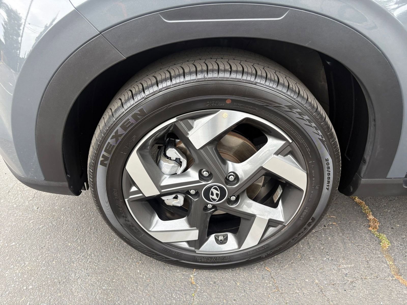 Used 2025 Hyundai Venue SEL image 30