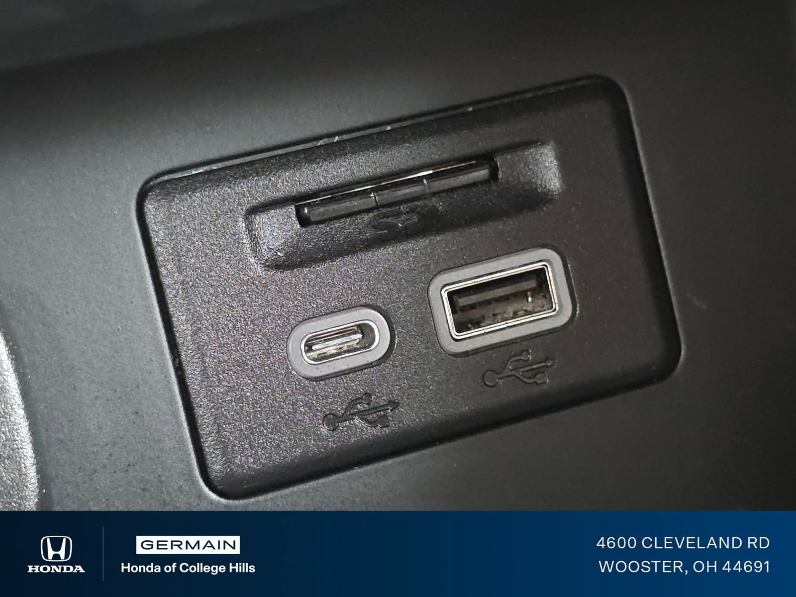 Used 2023 GMC Acadia Denali w/ Denali Technology Package image 30