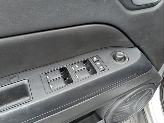 Used 2014 Jeep Compass Sport w/ Power Value Group image 12