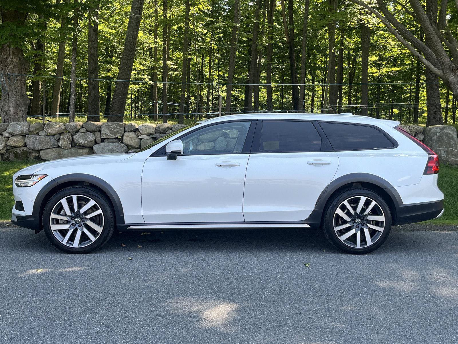 Used 2023 Volvo V90 B6 Cross Country Plus w/ Climate Package AWD/4WD image 13