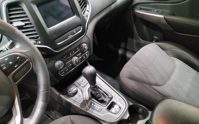 Used 2021 Jeep Cherokee Latitude AWD/4WD image 16
