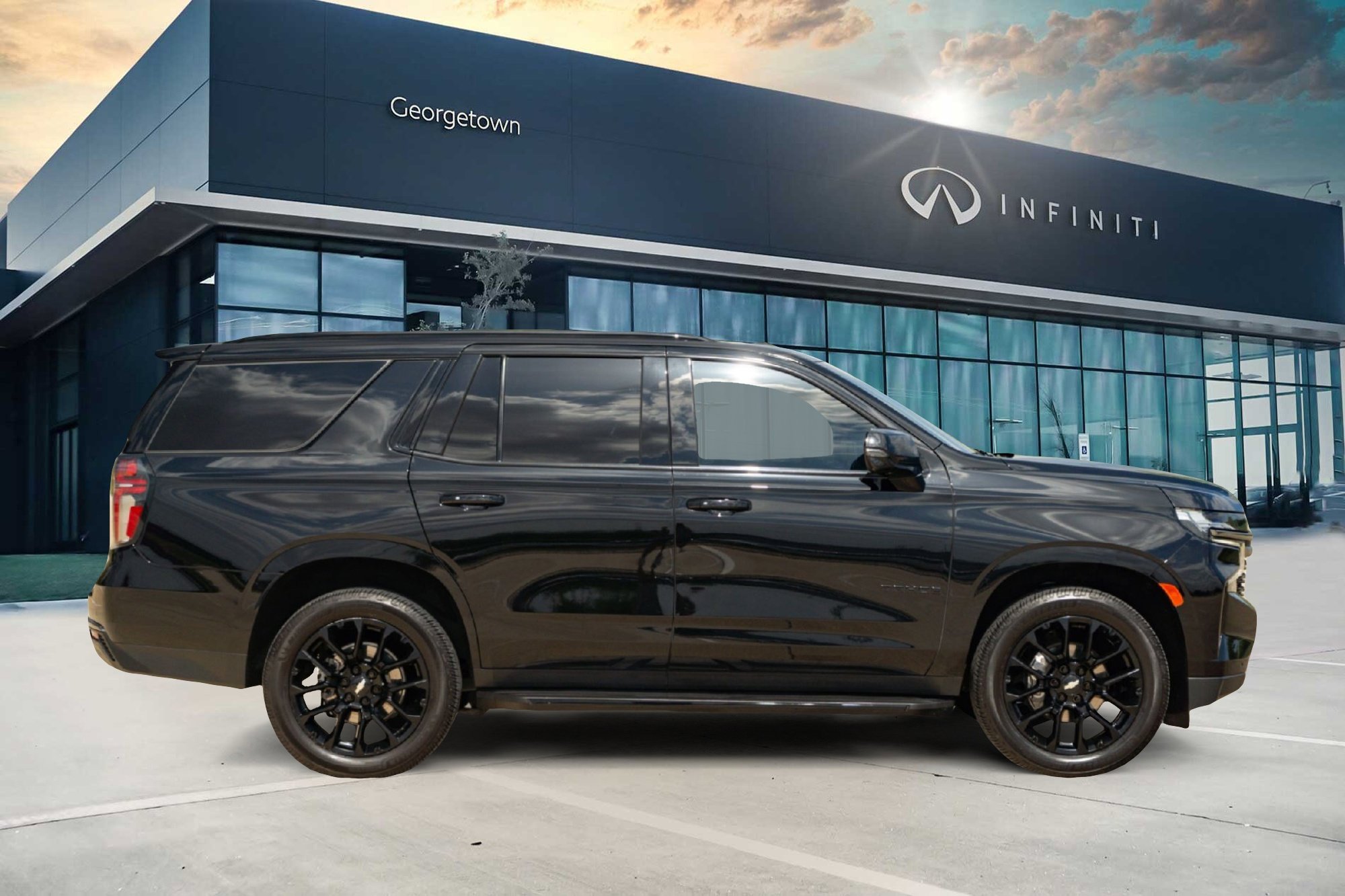 Used 2022 Chevrolet Tahoe RST w/ Luxury Package image 3