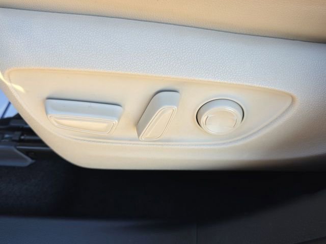 Used 2021 Toyota Highlander XLE image 19