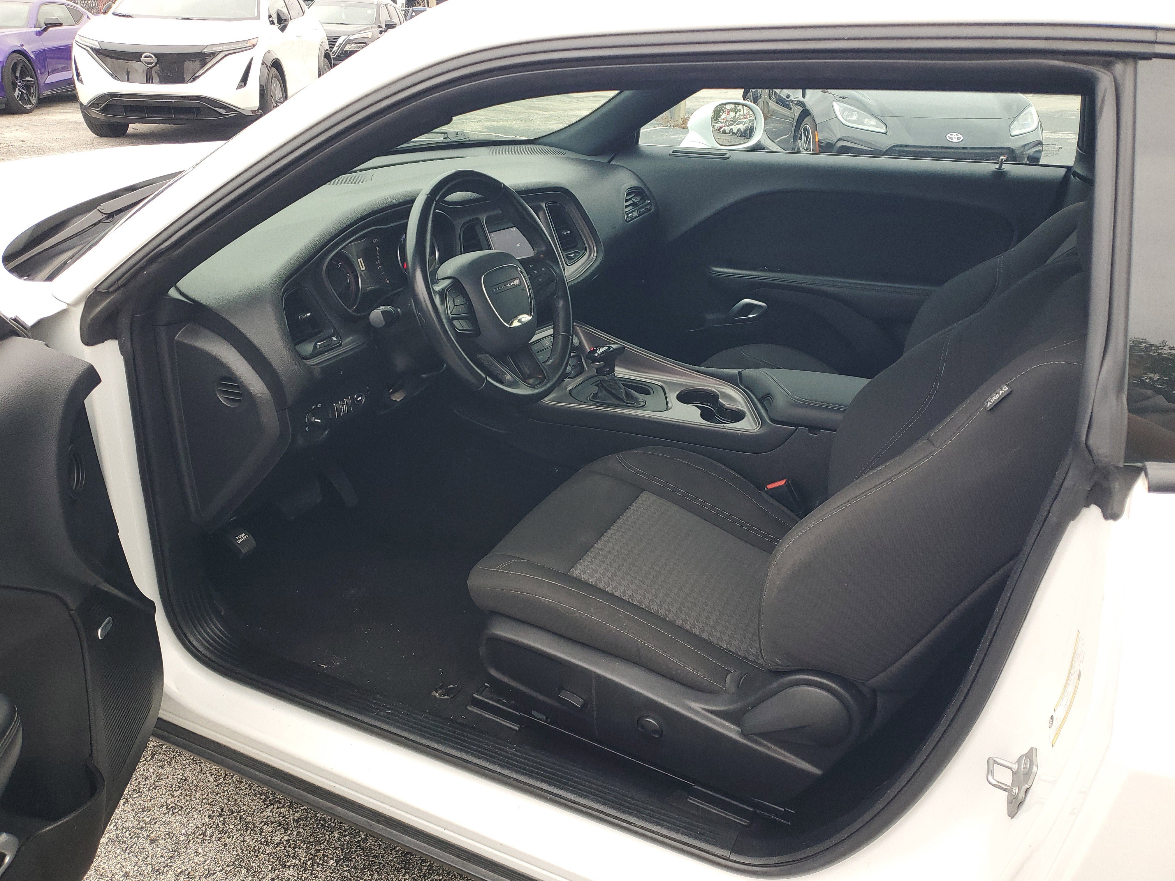 Used 2023 Dodge Challenger SXT image 11