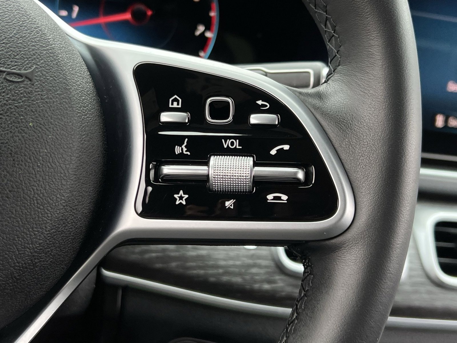 Certified 2022 Mercedes-Benz GLS 450 4MATIC image 31