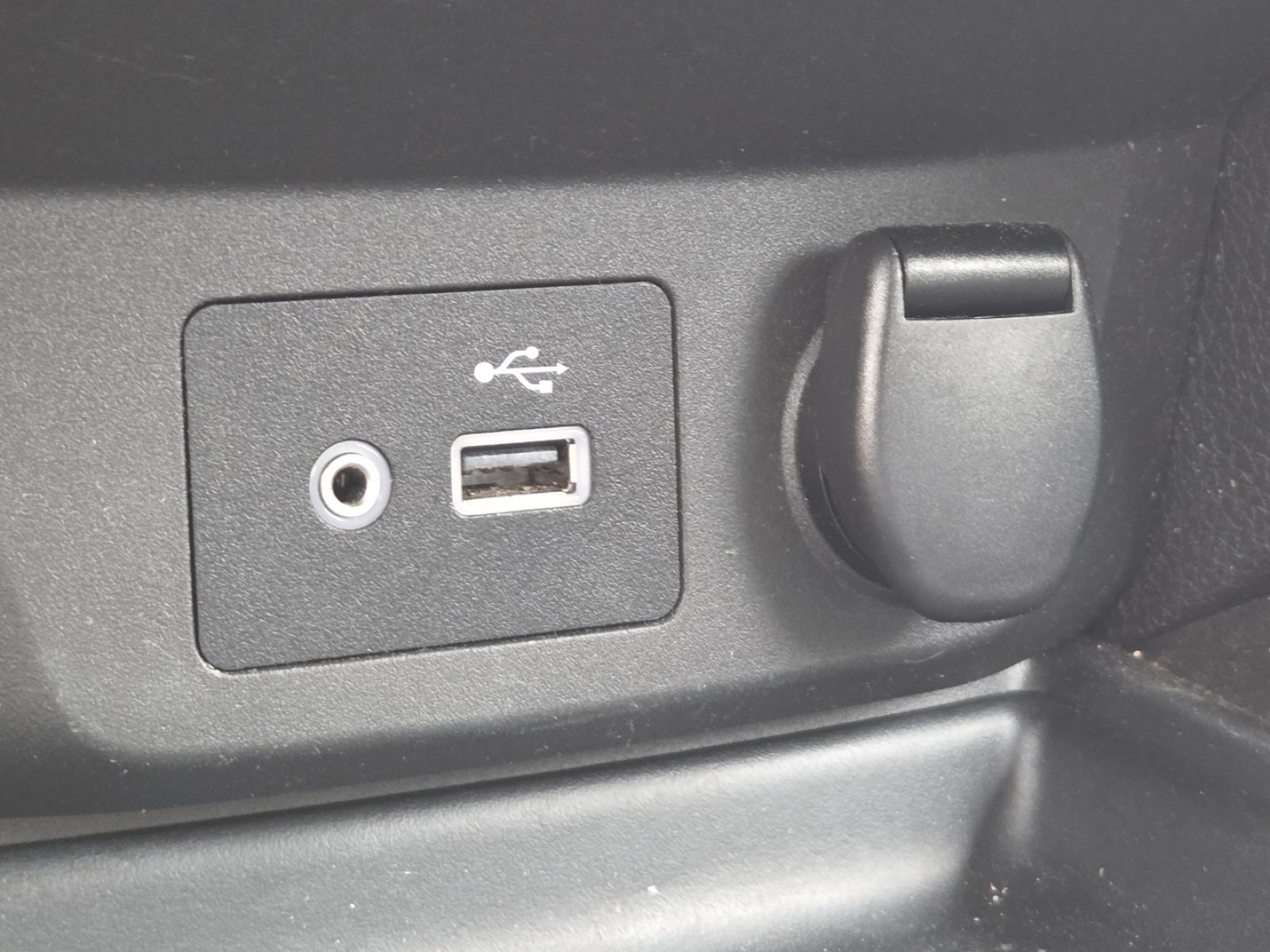 Used 2018 Nissan Rogue SL w/ Premium Package AWD/4WD image 9