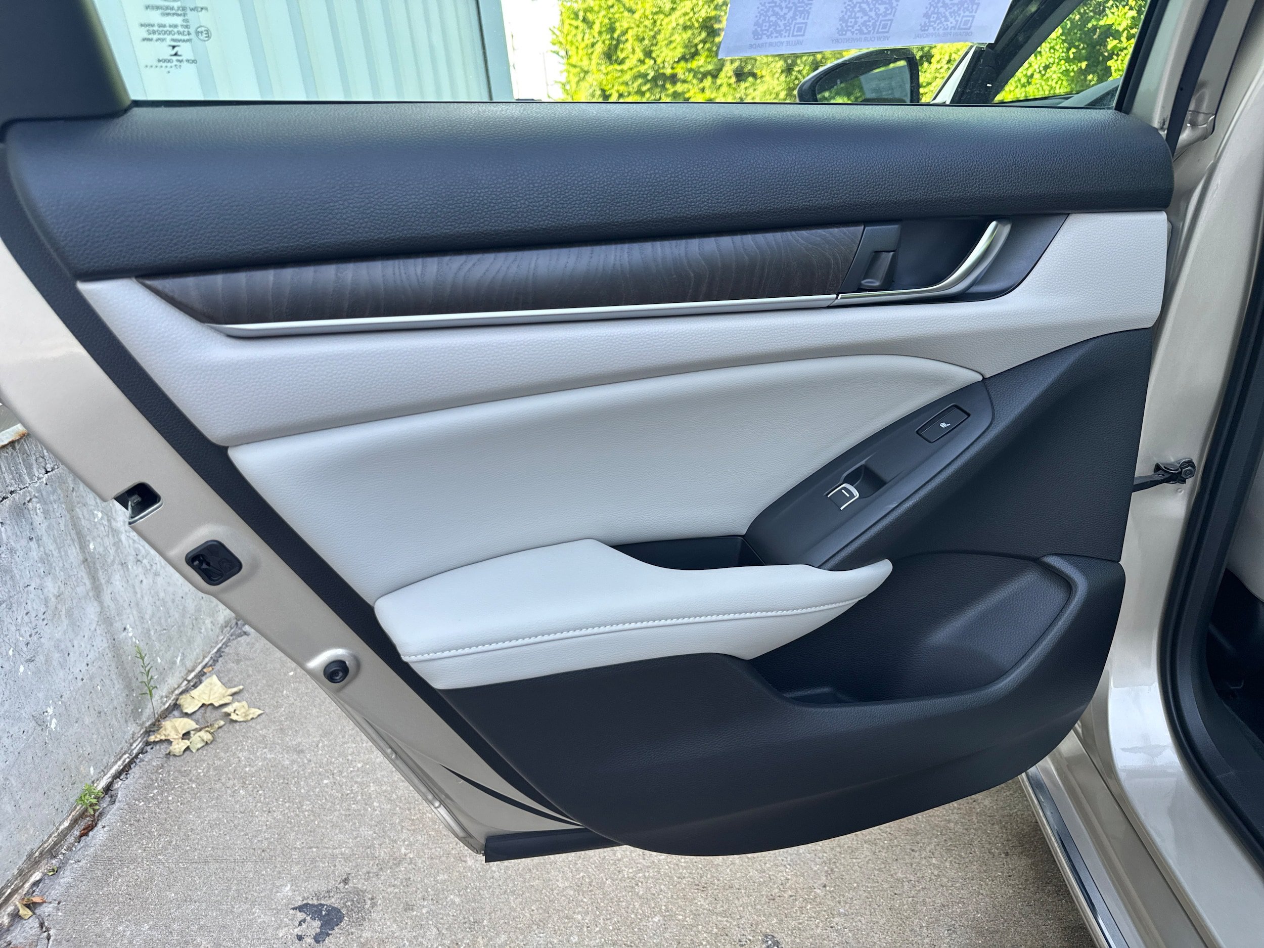 Used 2018 Honda Accord Touring image 11