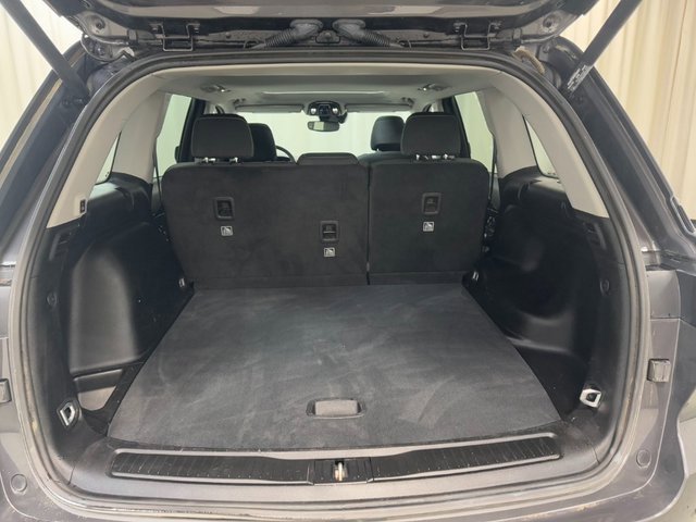 Used 2023 Jeep Grand Cherokee Laredo w/ Luxury Tech Group I image 32