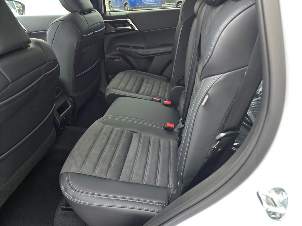 New 2026 Mitsubishi Outlander SE AWD/4WD image 13