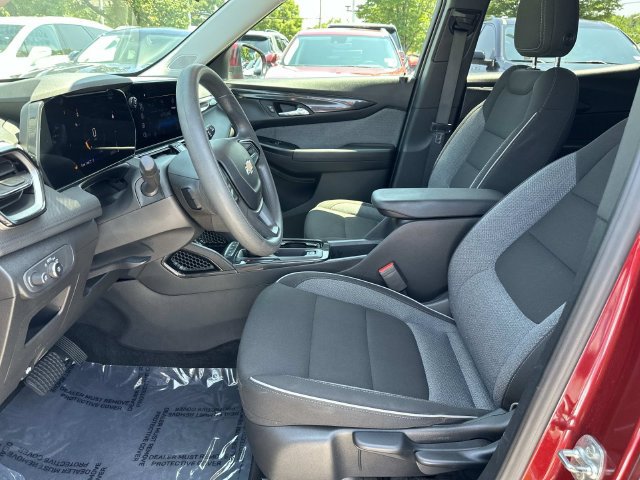 Used 2025 Chevrolet TrailBlazer LT AWD/4WD image 17