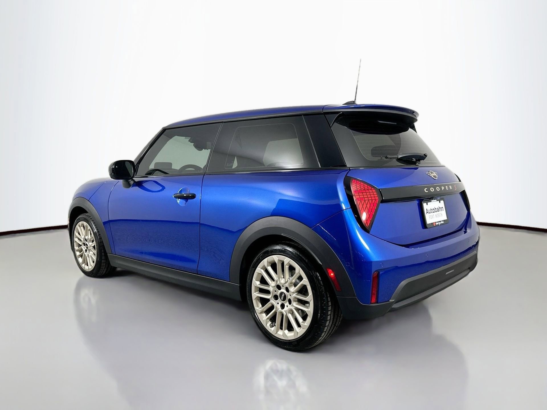 Certified 2025 MINI Cooper S image 9