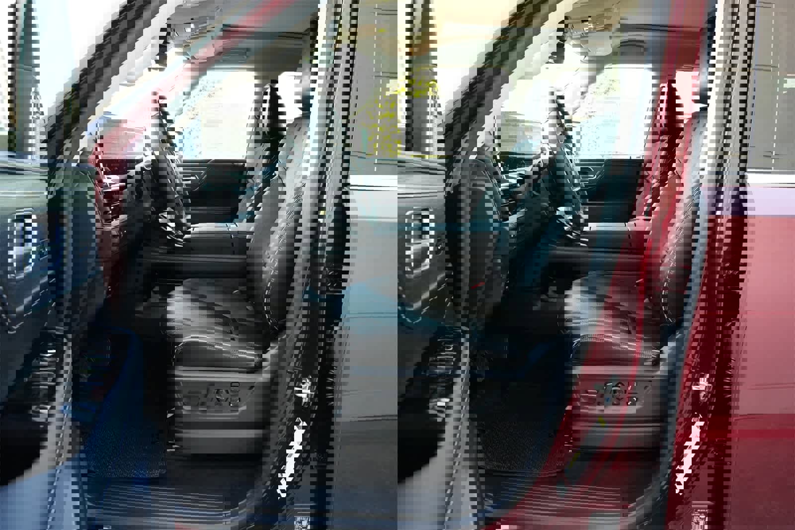 New 2025 INFINITI QX80 Sensory image 17