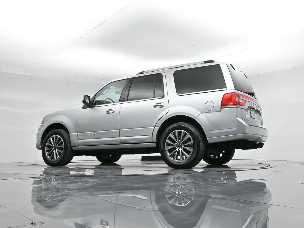 Used 2017 Lincoln Navigator Select RWD image 35