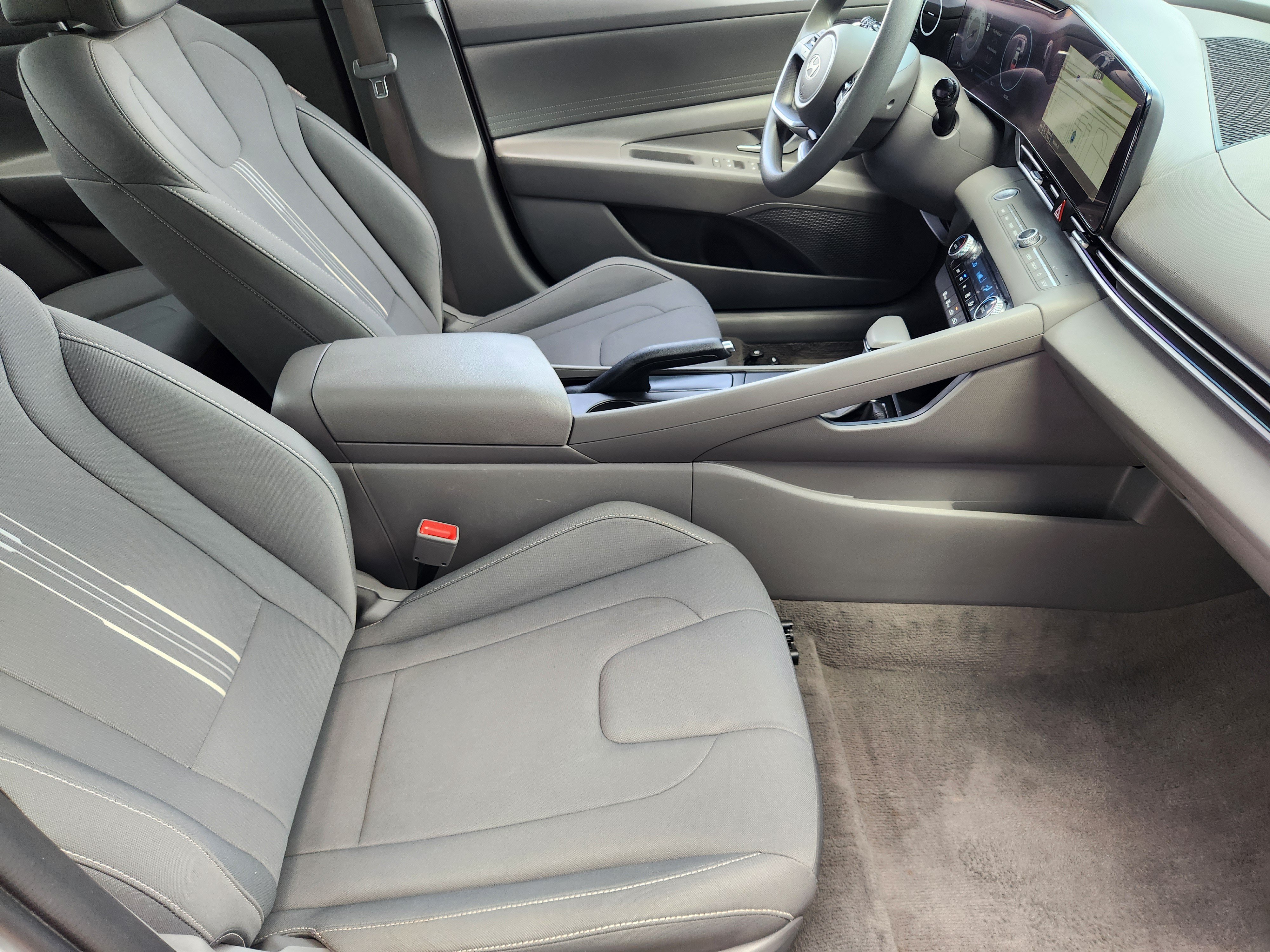 Used 2024 Hyundai Elantra SEL FWD image 13