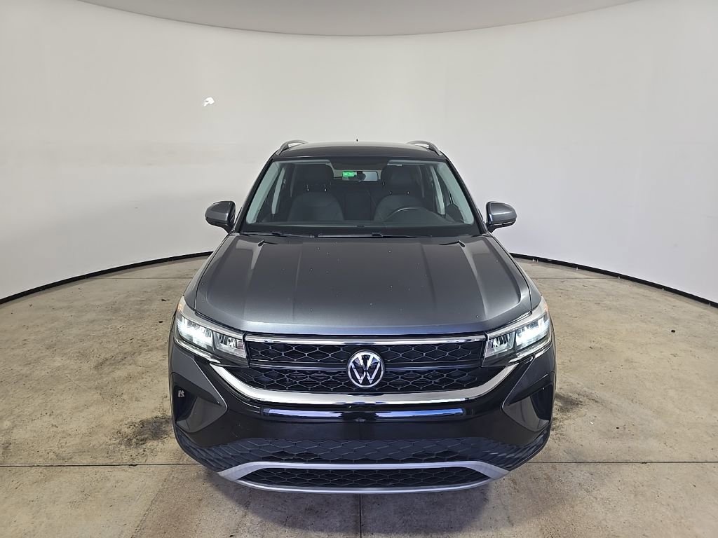Used 2022 Volkswagen Taos SE image 3
