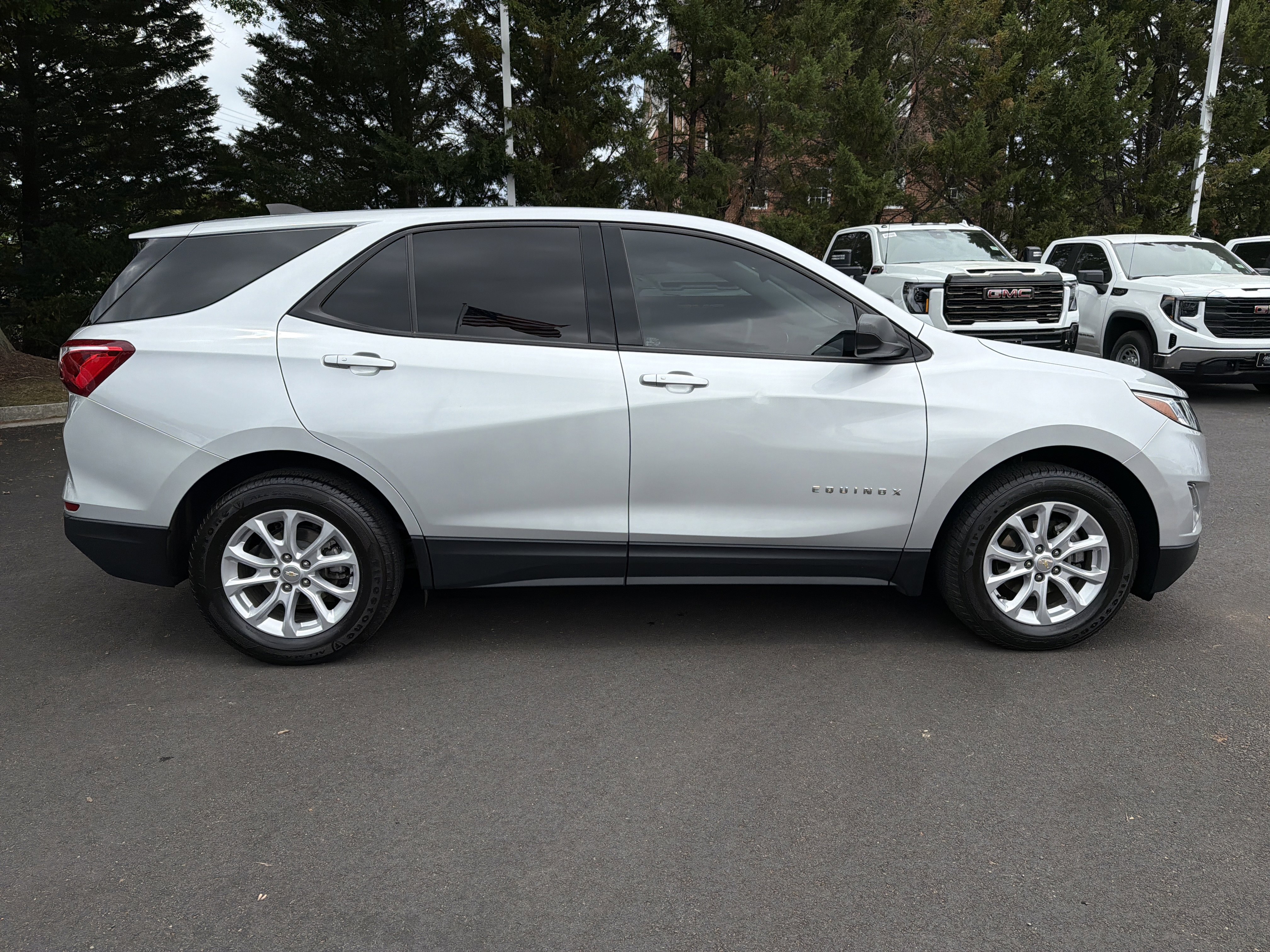 Used 2019 Chevrolet Equinox LS w/ LS Convenience Package FWD image 11