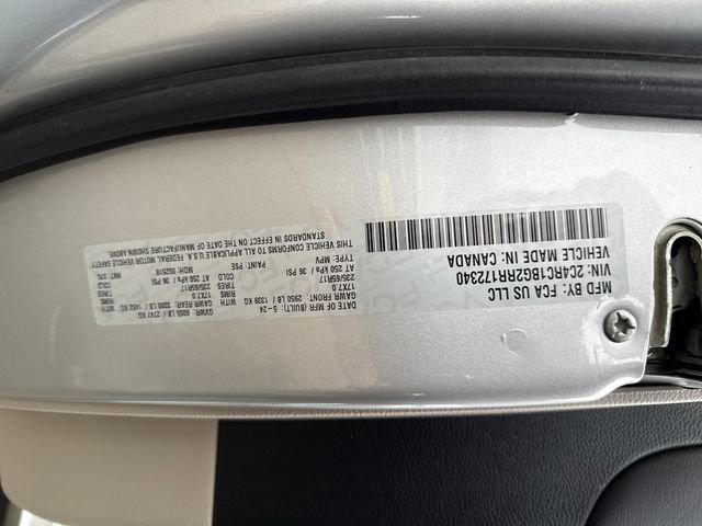 Used 2024 Chrysler Pacifica Touring-L image 19