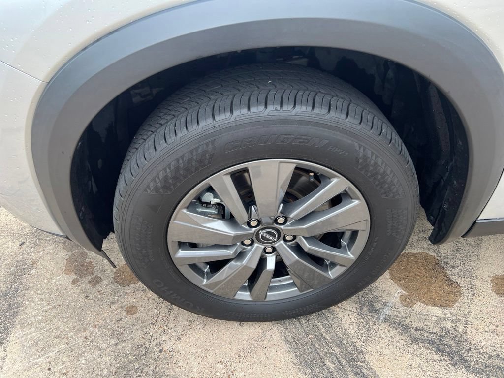 Used 2024 Nissan Pathfinder SV FWD image 2