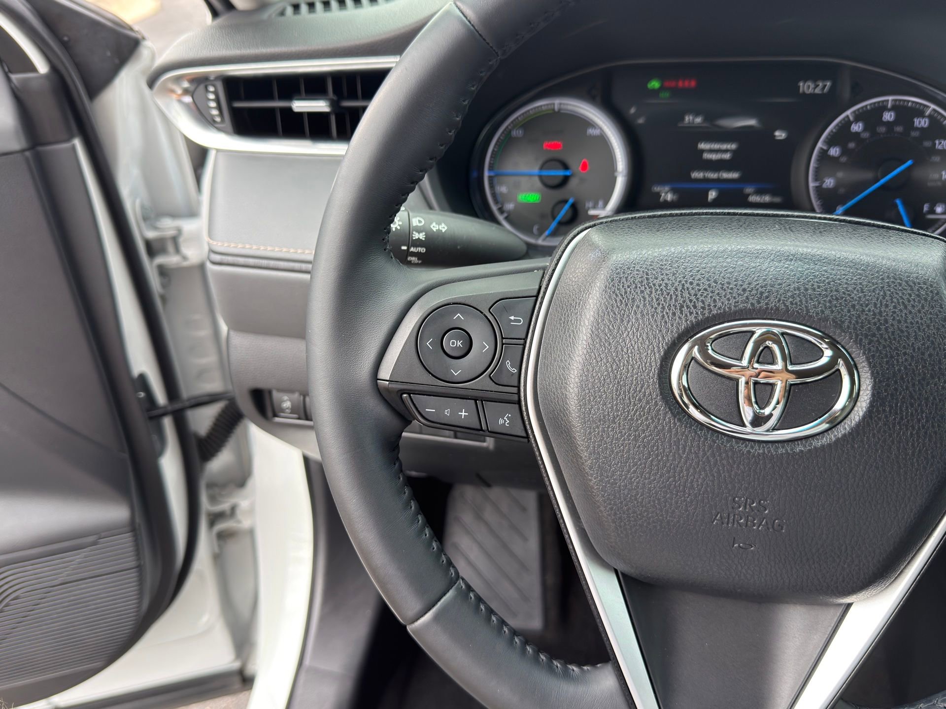 Used 2023 Toyota Venza LE image 16