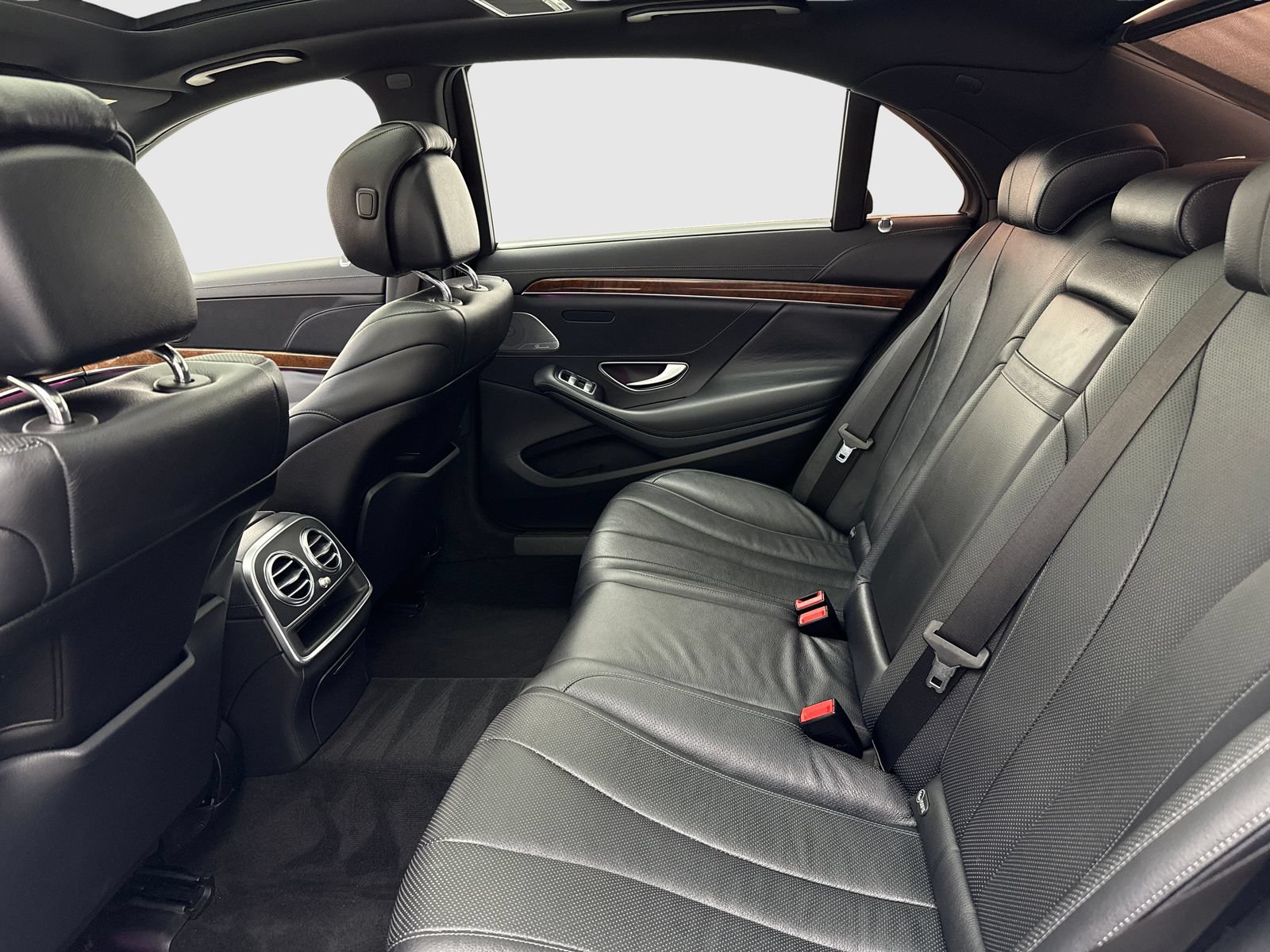 Used 2015 Mercedes-Benz S 550 Sedan image 38