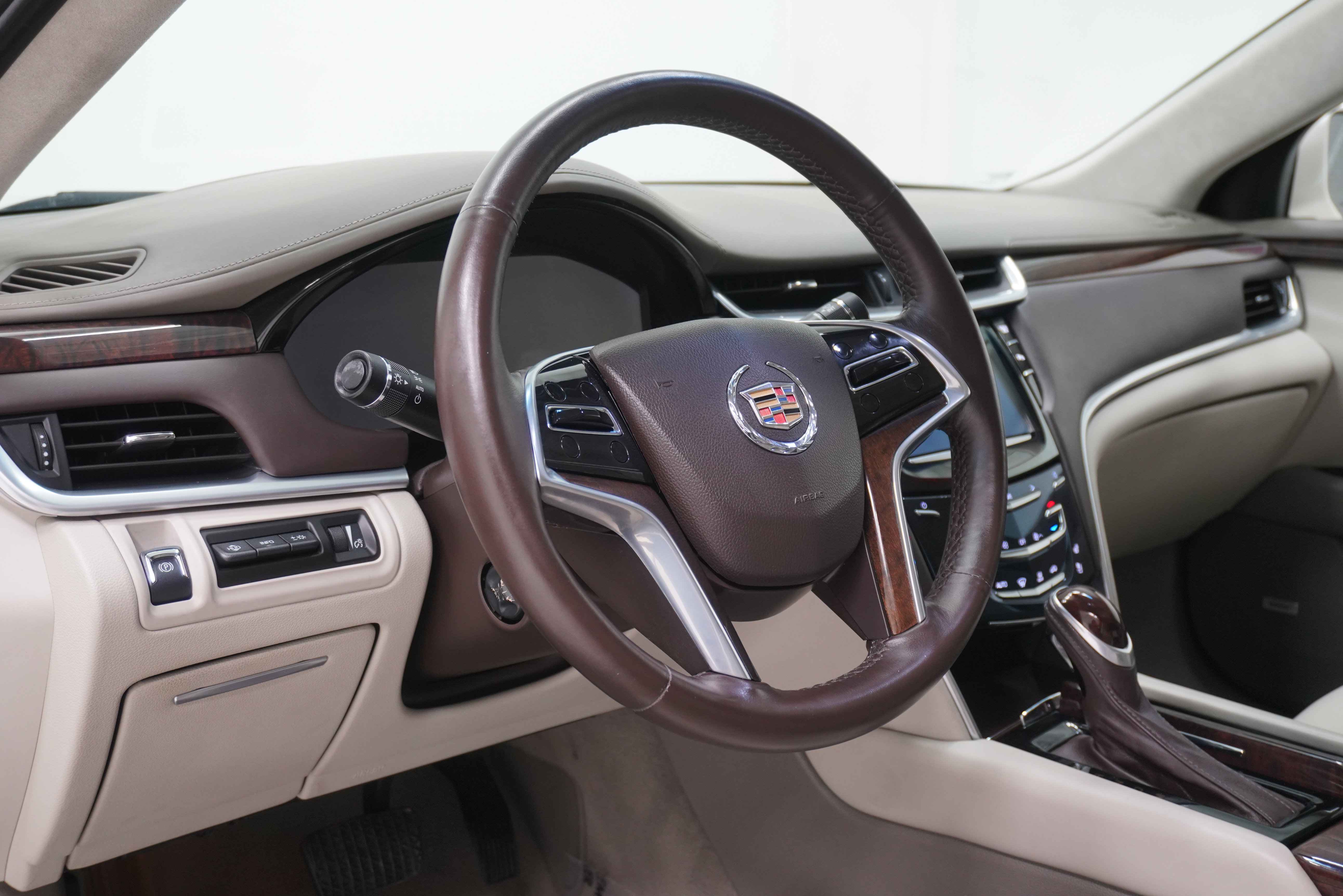 Used 2013 Cadillac XTS Platinum image 10