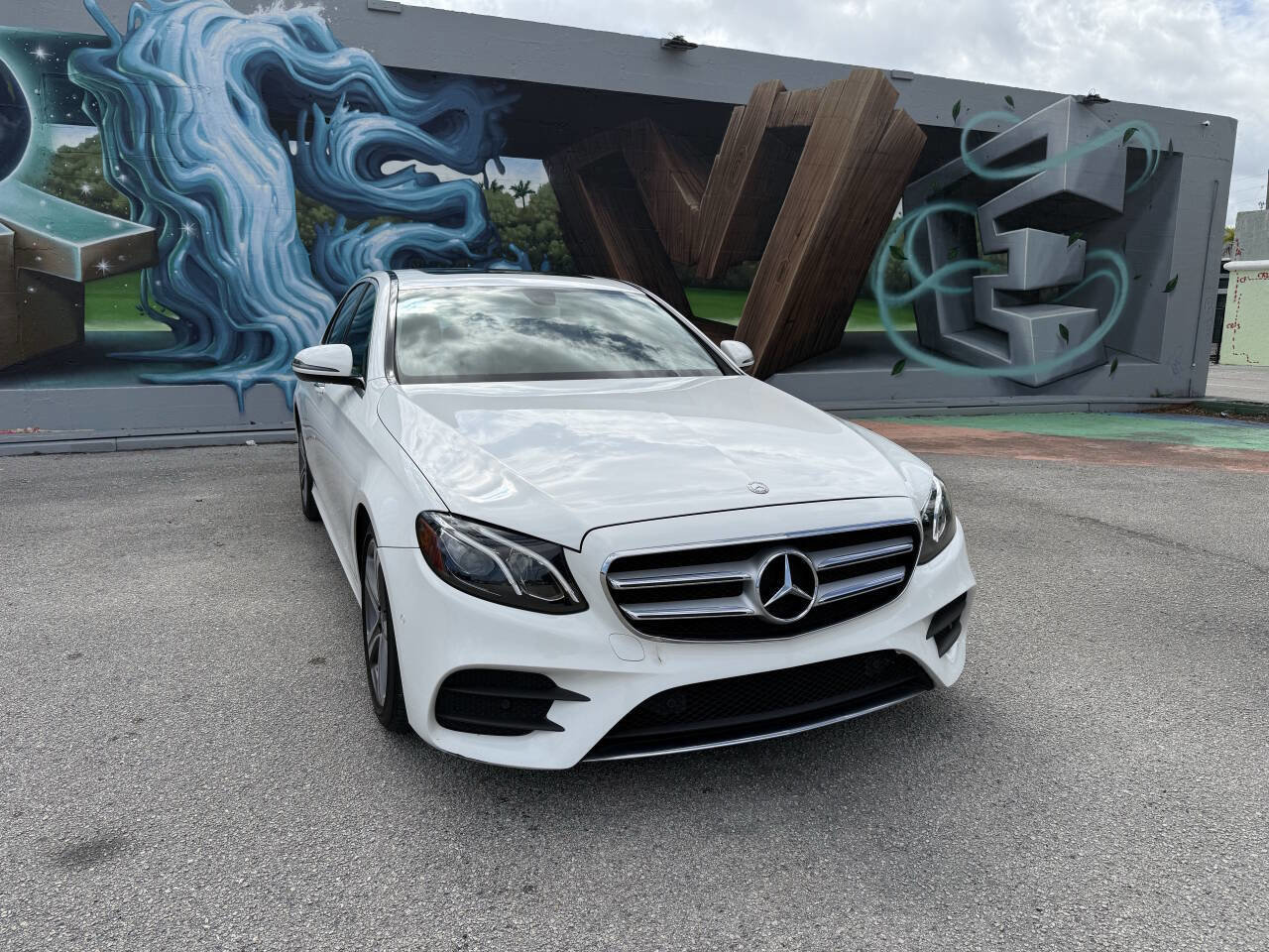 Used 2017 Mercedes-Benz E 300 4MATIC image 4